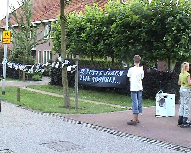 what is left behind is his: a money laundry machine and a washing rope.