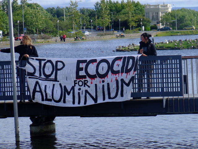 banner drop bij het gemeentehuis