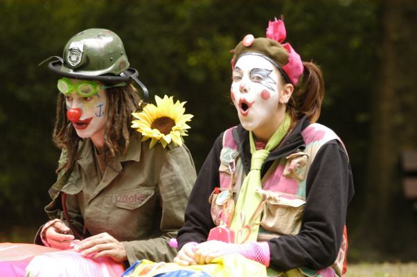 voorbereiding van onze bezige clowns: boot opblazen