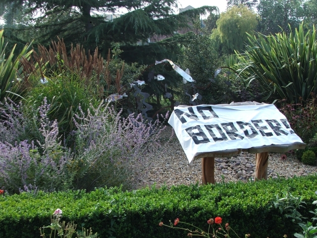 spandoek in park waar verzameld werd