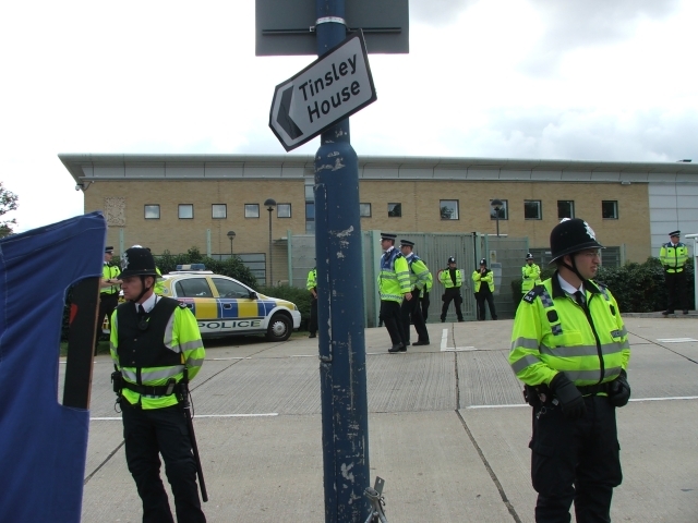 voorkant van het detentiecentrum, plek voor 135 gevangenen