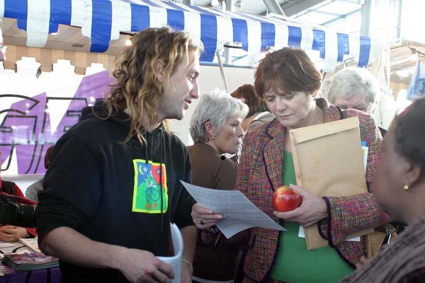 minister met de neus op de feiten