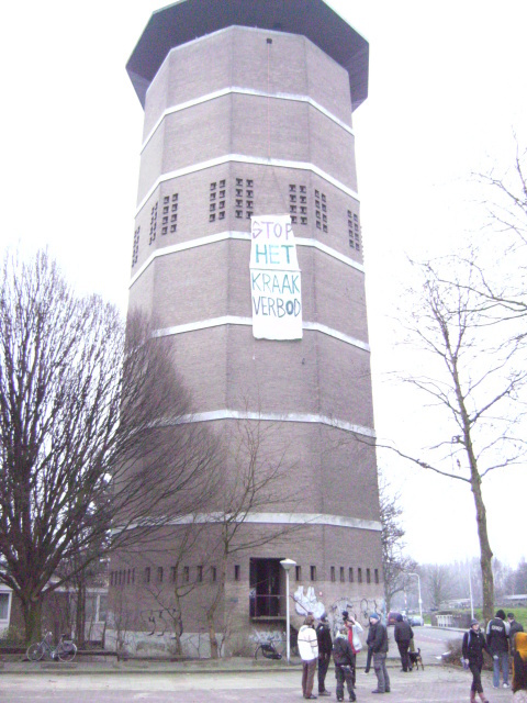 De toren vanmorgen na de kraak