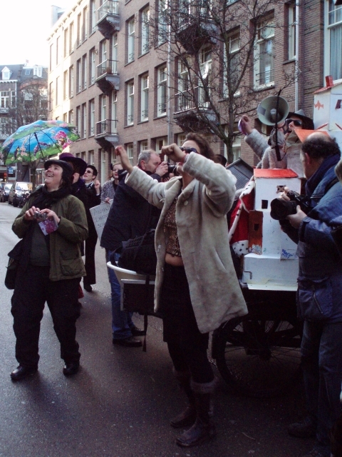 luidkeels protest tegen een kraakpand