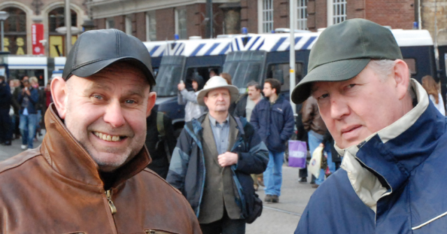 NVB penningmeester Peter van Egmond (rechts) keek toe in het publiek