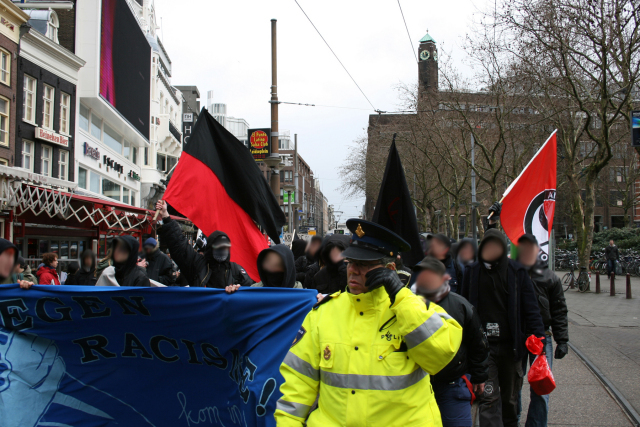 de smeris begon zich opeens met onze demo te bemoeien.