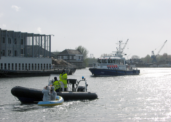 politie voert na half uur de bootjes af