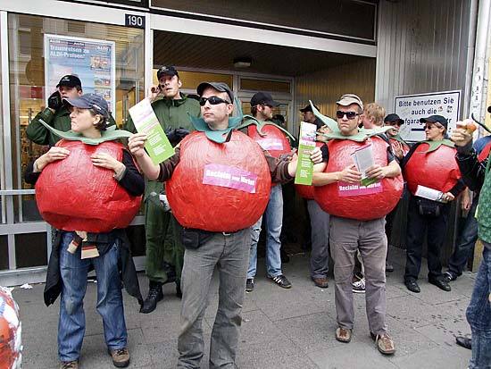 tomaten blokkeren ALDI-filiaal