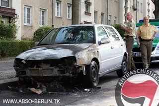 Protest against neo-nazi demonstration, fascist car burned, barricades... 