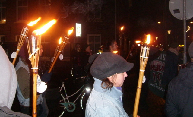 bij een speech in de molukkenstraat