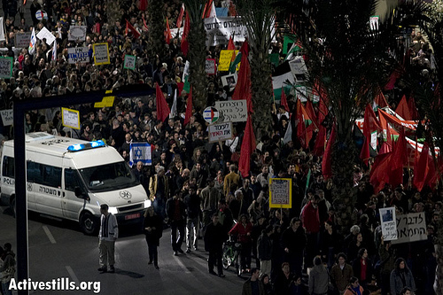 Tel Aviv, 3/1/09, 15.000 tegen aanvallen op Gaza (MegedGozani/Activestills.org)