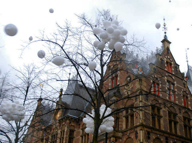 Ballonnen ter nagedachtenis van de gevallen doden