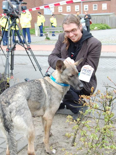 deze hond heeft ook de lunce van een agent gejat :P:P