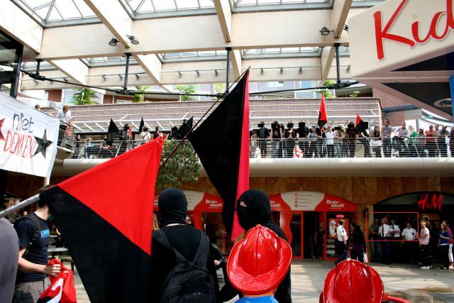 Het winkelcentrum werd korte tijd bezet