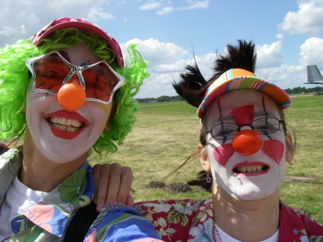 Beide clowns op de militaire basis