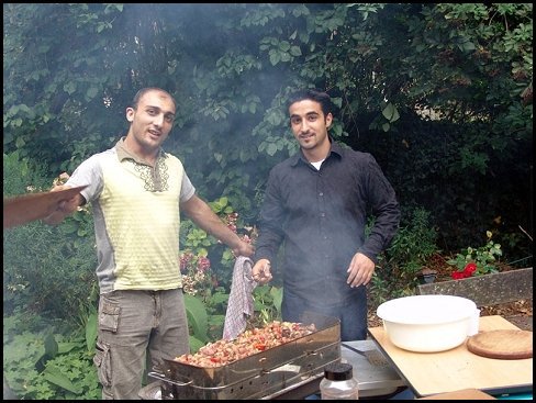 Diyar Zahir Hamed, links op de foto