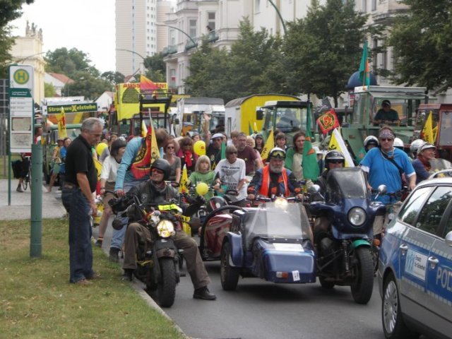 countdown to the final ride to Berlin with bikes and tractors