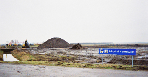 ..en rechts naast de kruising: daar 'moet' het komen