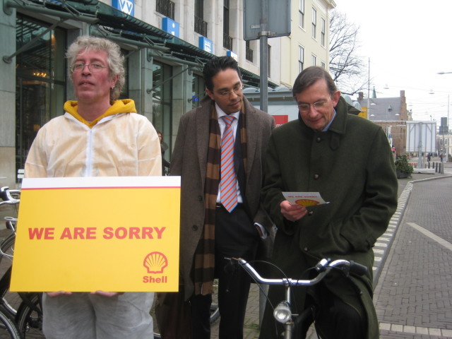 ex topman Shell wordt aan het denken gezet.