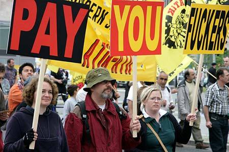 (foto demonstratie tegen crisis Berlijn http://www.umbruch-bildarchiv.de/)