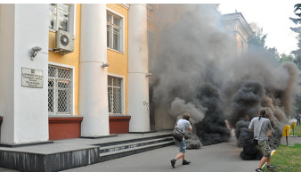 antifa sint petersburg valt een demo van neo nazis aan