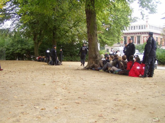 massa arrestatie in het park Leopold (bxl)