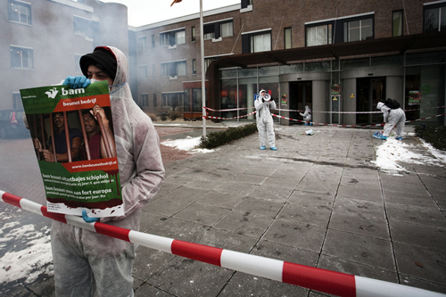 De desinfectie wordt buiten uitgevoerd