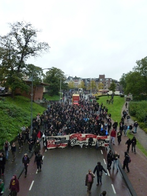 Demo tegen kraakverbod (2-10-2010). Uiteraard financieel gesteund oor XminY