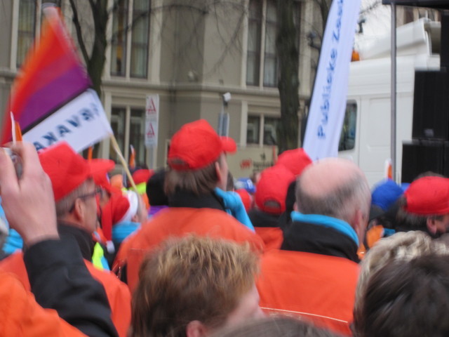 landelijke staking tnt 15 december;1500 postwerkers plein den haag