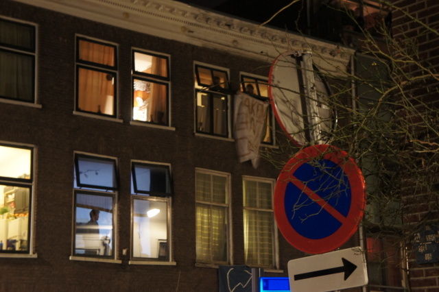 2de spandoek wordt opgehangen