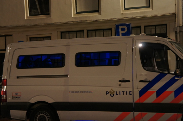 arrestantenbus zit inmiddels vol