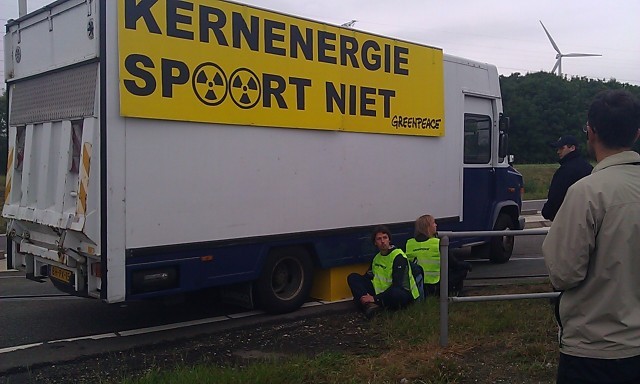 de vrachtwagen