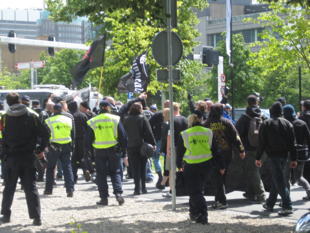 De nazi's liepen een klein rondje over het fietspad