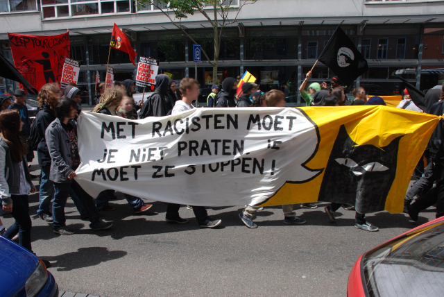 Met racisten moet je niet praten, je moet ze stoppen!