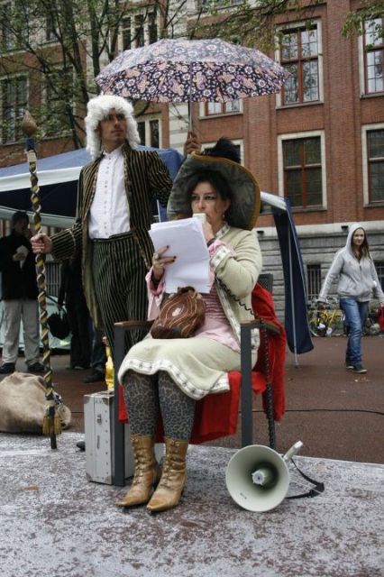 Alternative Queen's speech at Beursplein. Yes We Camp! (foto: Martin Bakker)