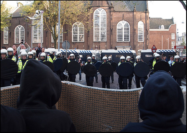 De demonstratie wordt tegen gehouden