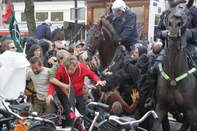 let vooral op het zwijn te paard