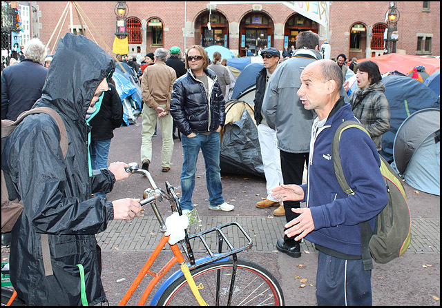 Druk in discussie