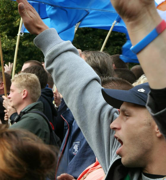 Hitlergroet wordt gebracht op PVV manifestatie