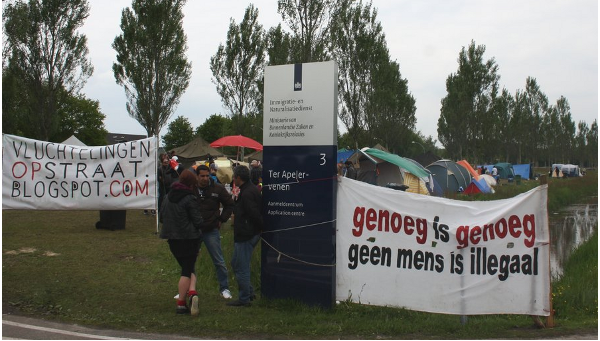 de ingang van vluchtelingen actie kamp Ter Apel 